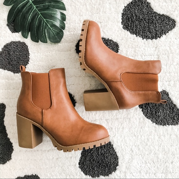 5⭐️ /HOWLER/ Tank Chunky Heel Lug Boot - Picture 8 of 11